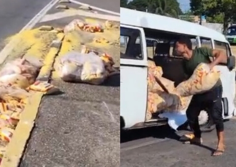 Kombi bate em carro e carga de farinha se espalha na Av. das Torres; vídeo