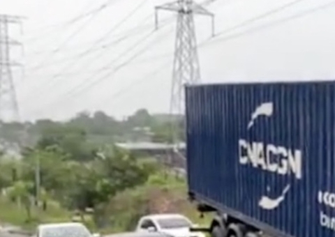 Manaus regula estacionamento e transporte de contêineres