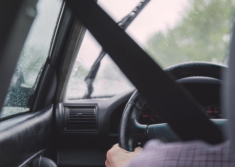 Motorista recebe R$ 15 mil após falso positivo em exame toxicológico