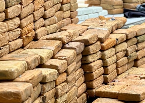 Grupo de estrangeiros é preso com 1,5 tonelada de drogas no Solimões