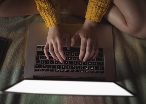 Mulheres têm imagens íntimas vendidas na internet após encontros em forró 