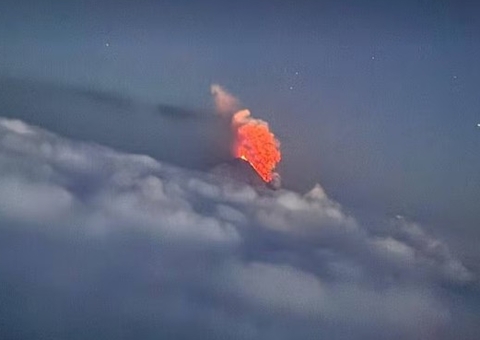 Vulcão entra em erupção após terremoto de magnitude 8,8 na Rússia