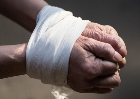 Criminosos invadem casa, agridem moradores e sequestram mulher em Manacapuru