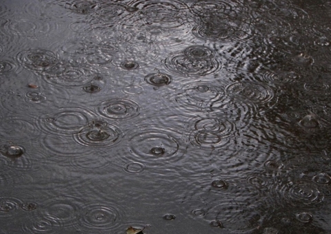 Desabamentos e alagamentos são registrados durante chuva em Manaus