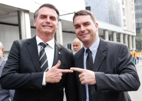 Defesa de Bolsonaro pede retirada de vídeo publicado por Flávio em ato no Rio