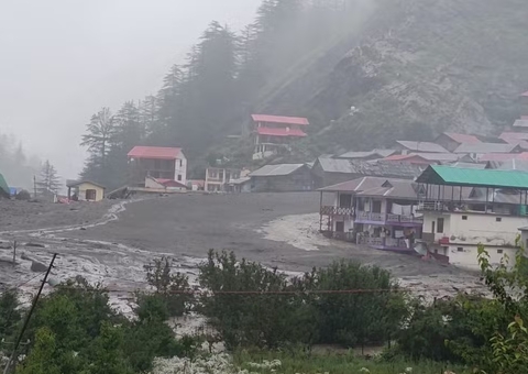 Enchente no norte da Índia mata 4 e deixa mais de 50 desaparecidos; vídeo