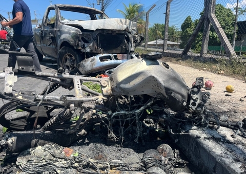 Motociclista morre carbonizado após acidente com carro no Distrito Industrial
