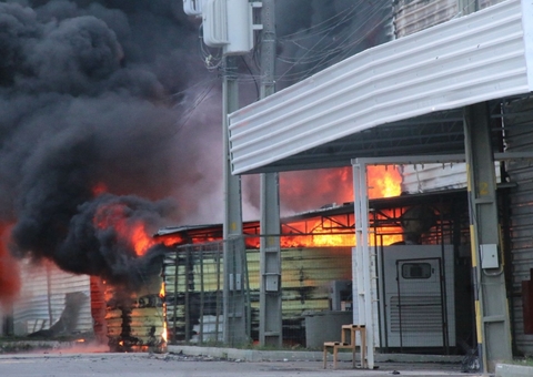 "Estávamos sendo liberados para o almoço", diz funcionário de fábrica que pegou fogo no Distrito 