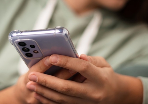 Mulher é salva de agressor após ligar para a polícia pedindo 'dipirona'