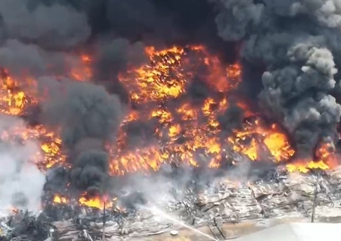 Vídeos mostram situação do incêndio em fábricas no Distrito Industrial