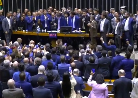 Hugo Motta retoma Mesa da Câmara e diz que democracia “não pode ser negociada"