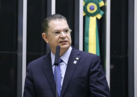 Líder do PL pede perdão a presidente da Câmara após protesto no plenário