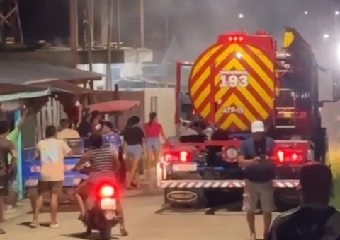 Moradores incendeiam casa de jovem que jogou água quente em criança em Jutaí