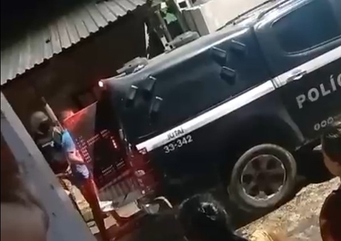 Adolescente nega ter jogado água em criança: 'Sou mãe, não faria isso'