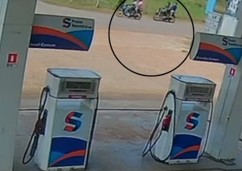 Colisão entre motocicletas deixa um morto e três feridos em Itacoatiara; vídeo