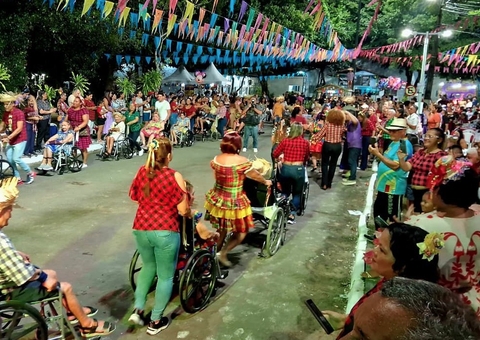 Mercado de Origem recebe 1ª Mostra de Dança Folclórica 60+ em Manaus