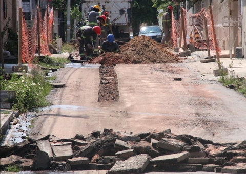 Águas de Manaus não poderá abrir novas valas até que asfalto destruído seja refeito