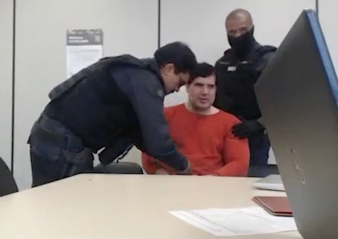 Vídeo mostra reação de empresário ao ser informado que continuará preso por matar gari em BH