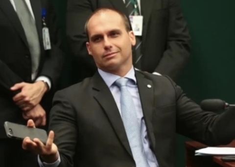 Motta envia pedidos de cassação de Eduardo Bolsonaro ao Conselho de Ética