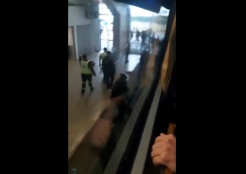 Torcedores atacam ônibus da delegação do Grêmio, e segurança fica ferido; vídeo