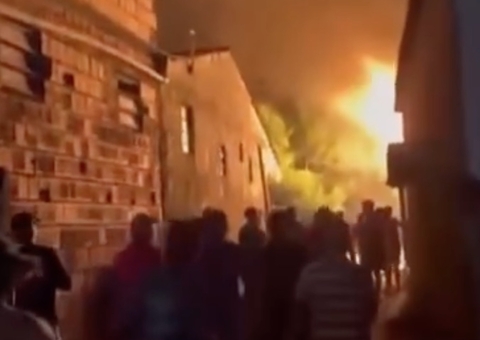 Influencer é acusado de colocar fogo na própria casa em Parintins; vídeo