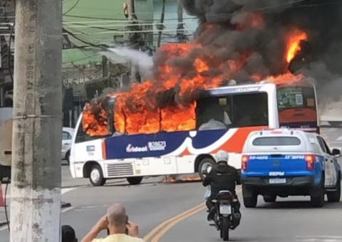 Tráfico bloqueia ruas e toma 12 ônibus na Ilha do Governador; vídeos