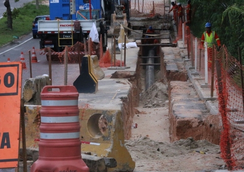 Obras da Cigás complicam rotina de motoristas na Avenida Margarita