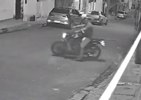 Vídeo mostra momento em que mulher fratura coluna ao ser agredida pelo ex na Alvorada