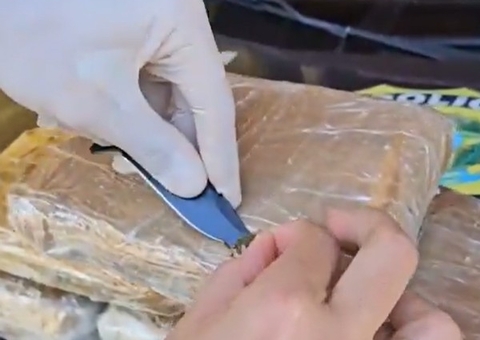 Foragida é presa na BR-319 com drogas escondia no travesseiro em ônibus