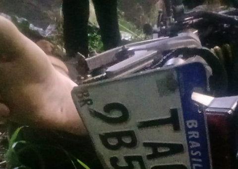 Jovem morre ao colidir moto com muro na Avenida das Torres