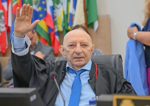 Domingos Chalub se aposenta do cargo de desembargador do TJAM