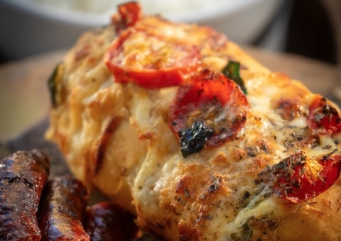 Pão de alho recheado conquista Manaus com sabores artesanais e frescor