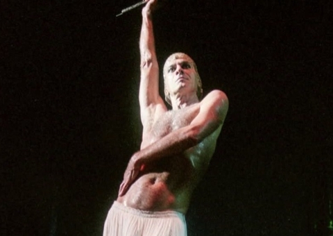 Ney Matogrosso desembarca em Manaus com o espetáculo "Bloco de Rua"