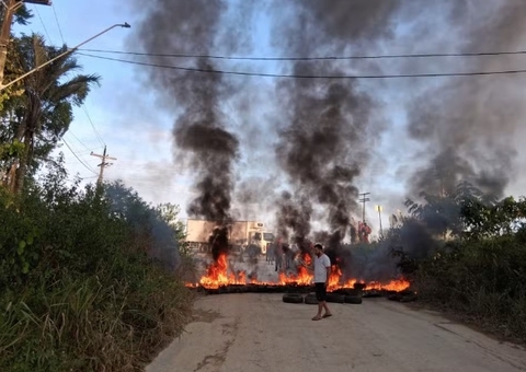Moradores fecham ramal do Brasileirinho em protesto por asfaltamento
