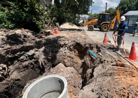 Obras da Águas de Manaus extrapolam limites e avançam em área de mata no Japiim