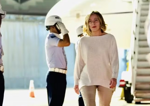 Primeira-ministra da Itália tem fotos publicadas em site pornográfico