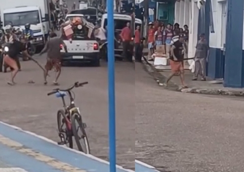 Homens se enfrentam com terçado no centro de Manacapuru; veja vídeo