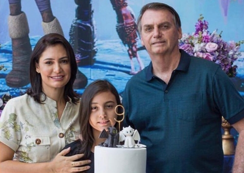 Moraes 'invade privacidade' de mulheres na casa de Bolsonaro, diz Flávio