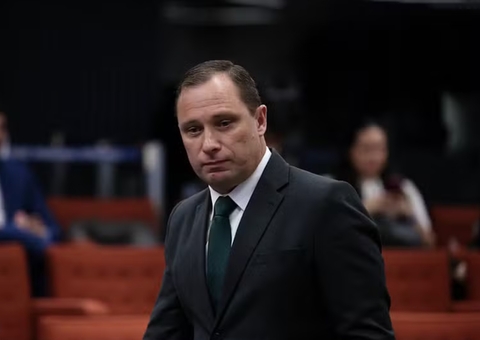 Após delação premiada, Mauro Cid pede para deixar Exército