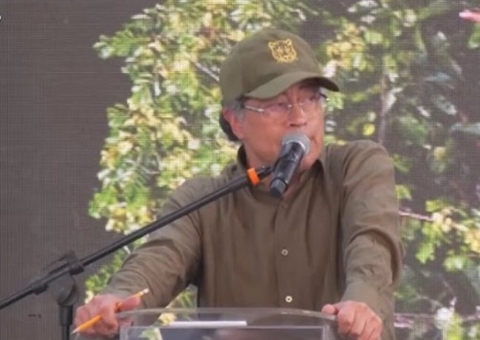 Em Manaus, presidente da Colômbia sugere legalizar cocaína para proteger a Amazônia