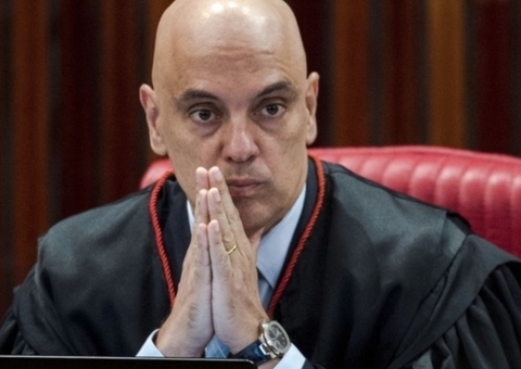 Moraes rebate Fux e mostra vídeo de Bolsonaro pedindo arquivamento de ações 