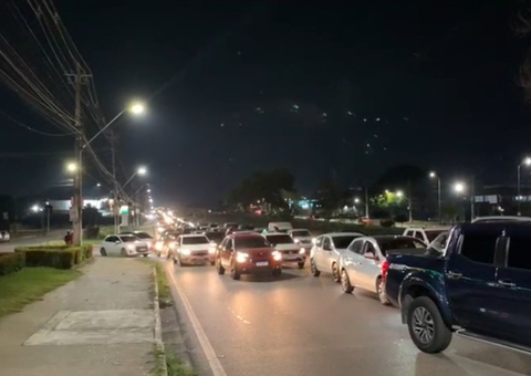 Trânsito fica caótico após acidente fatal na Avenida das Torres; vídeo