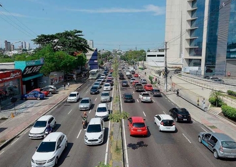 Governo do Amazonas anuncia corte de 50% no IPVA a partir de 2026