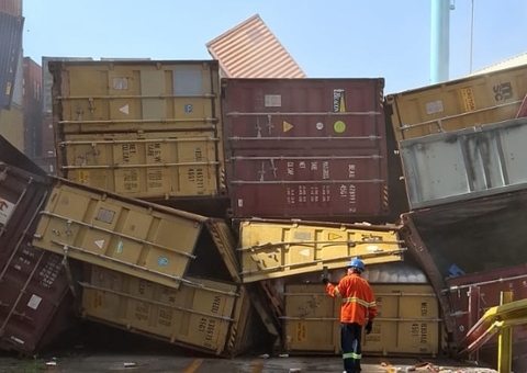 Vídeo mostra containers caindo em terminal de cargas em Manaus; ninguém ficou ferido