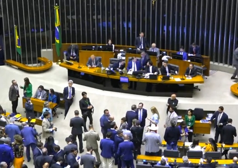 Câmara aprova em 1º turno PEC que blinda parlamentares