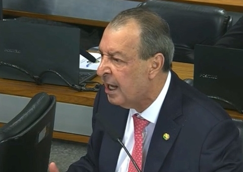 Senador Omar Aziz repudia explosões da PF em garimpos no Rio Madeira; vídeo