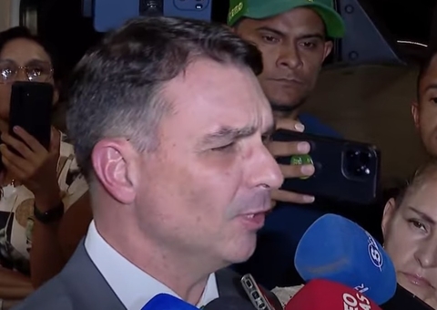 Flávio Bolsonaro diz que pai ficou sem respirar durante crise de saúde