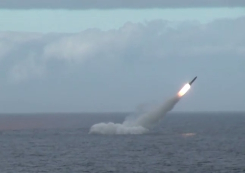 Submarinos nucleares da Rússia lançam mísseis em exercícios no Pacífico