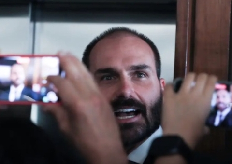 Eduardo Bolsonaro critica denúncia da PGR e chama Gonet de "lacaio de Moraes"