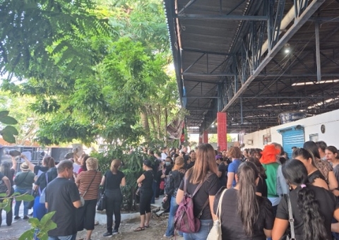 Professores paralisam aulas em Manaus em protesto contra reforma da Previdência